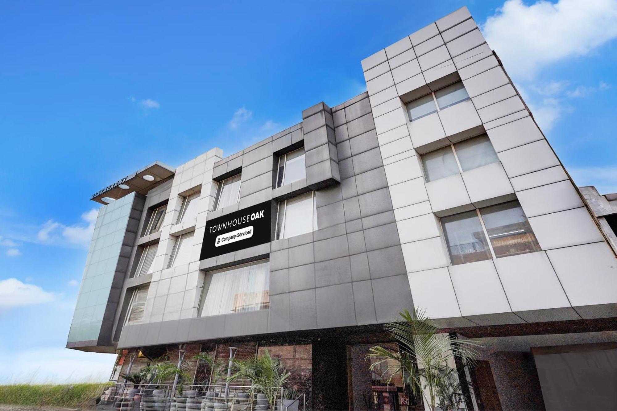 Townhouse Oak Agra Near Sultanganj Puliya Formerly Bb Grand Exterior photo