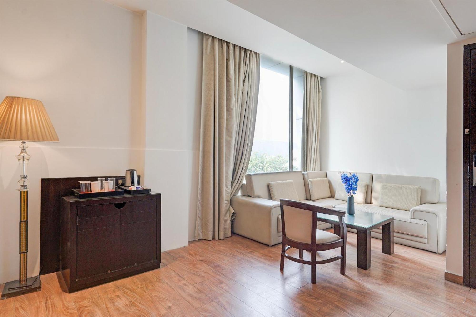 Townhouse Oak Agra Near Sultanganj Puliya Formerly Bb Grand Exterior photo